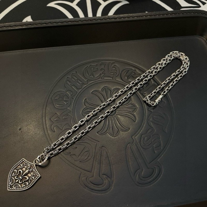 Ch*0me He**ts necklaces